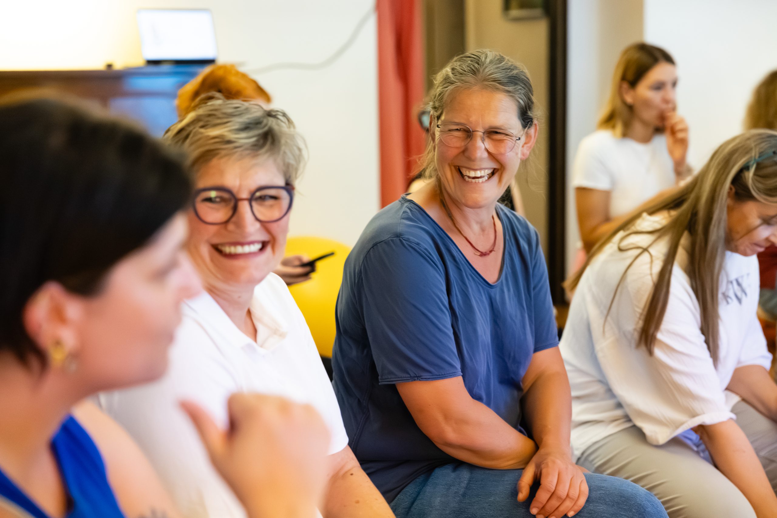 UnternehmerinnenLounge-14 Treffen einer Gruppe von Geschäftsfrauen im Büro